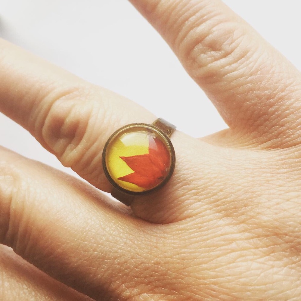🌸 3 for $15 🌸 Red and Yellow Pressed Flower Ring